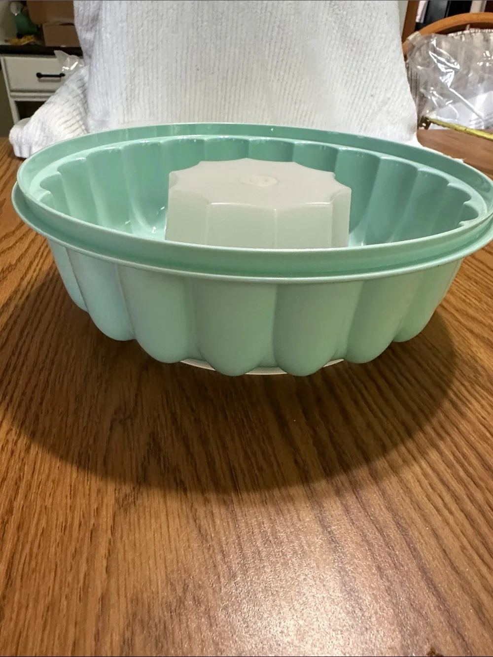 Tupperware Aqua Jello Mold with Frosted Lif